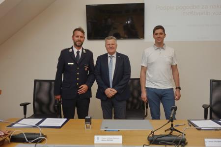 PODPIS POGODBE ZA NAKUP MOŠTVENIH VOZIL - Foto- Tine Šubic_21
